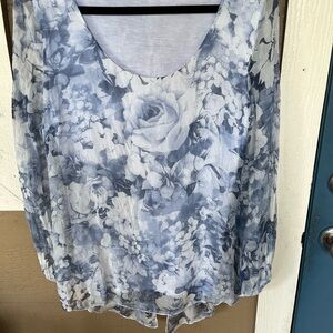 Chic Floral Women's China blue 100% silk top made in Italy VERY lightweight!!